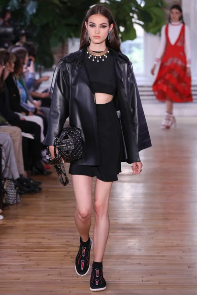 Look 32